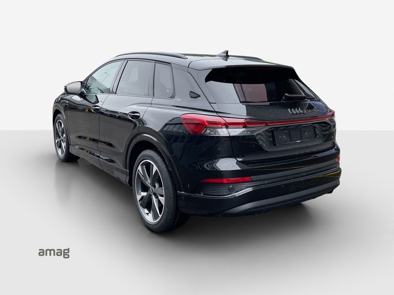 AUDI Q4 45 e-tron quattro Edition Swiss-Ski, Electric, Second hand / Used, Automatic - 3