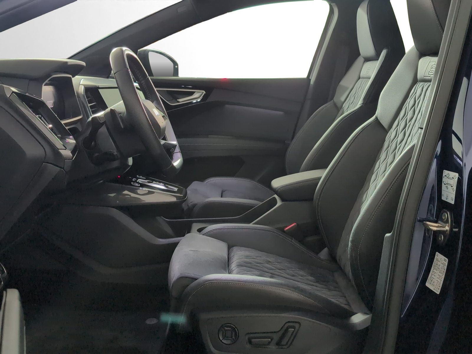AUDI Q4 50 e-tron quattro, Elektro, Occasion / Gebraucht, Automatik - 6