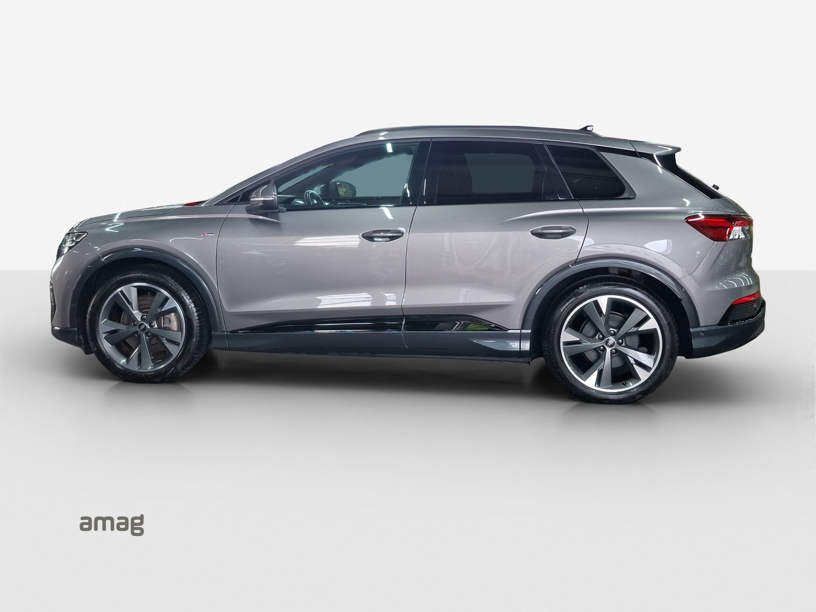 AUDI Q4 45 e-tron quattro, Elektro, Occasion / Gebraucht, Automatik - 2