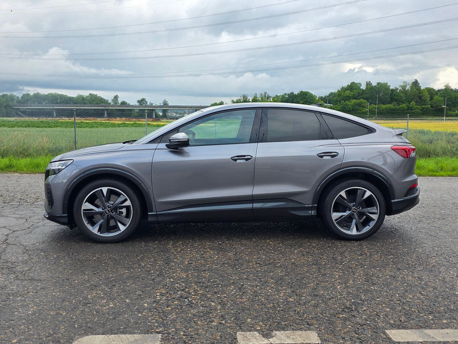 AUDI Q4 Sportback e-tron 45 Attraction quattro, Elektro, Occasion / Gebraucht, Automatik - 3