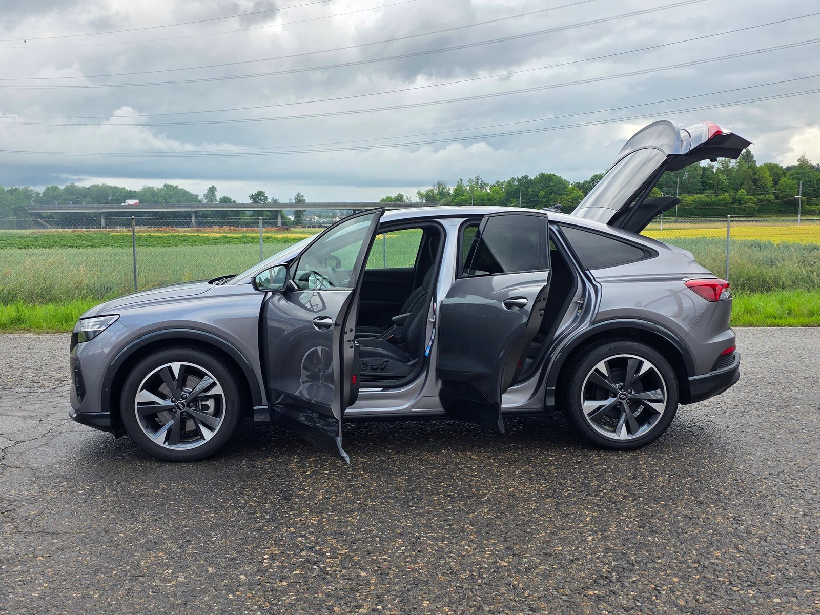 AUDI Q4 Sportback e-tron 45 Attraction quattro, Elektro, Occasion / Gebraucht, Automatik - 4