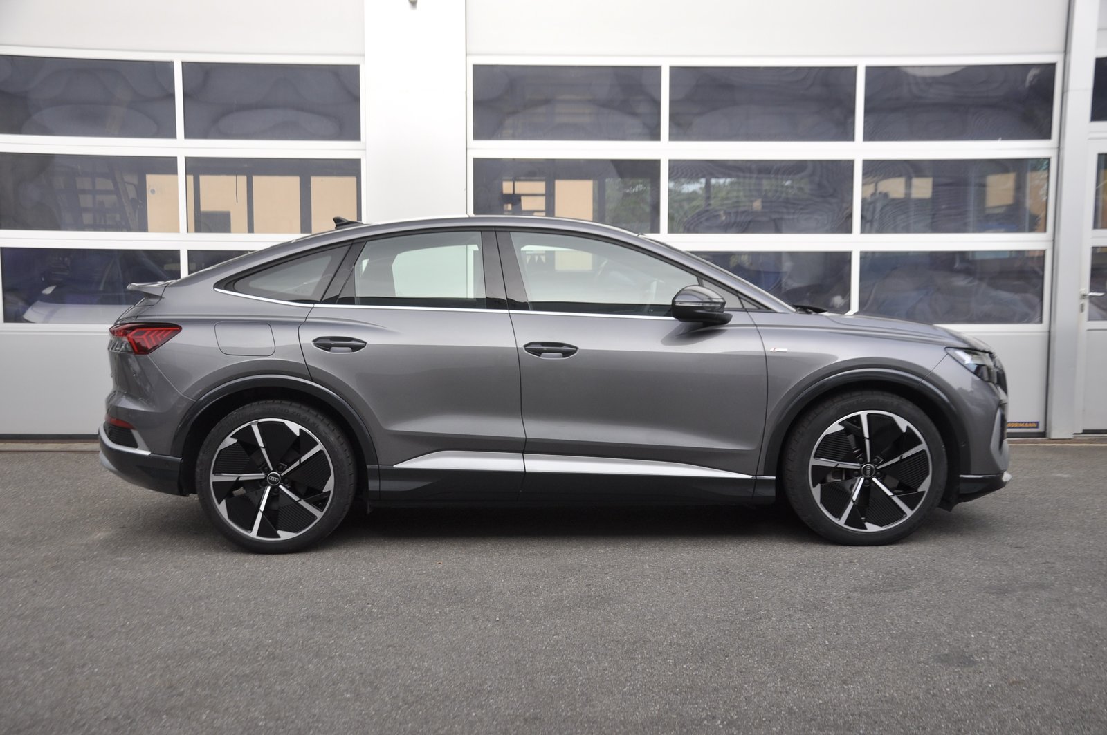 AUDI Q4 Sportback e-tron 50 quattro S line, Electric, Second hand / Used, Automatic - 2