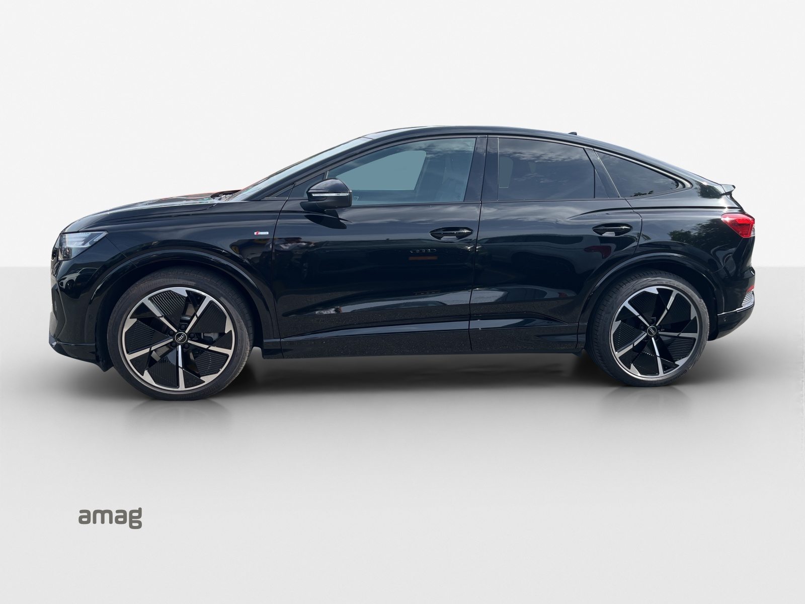 AUDI Q4 SB 45 e-tron quattro, Electric, Second hand / Used, Automatic - 2