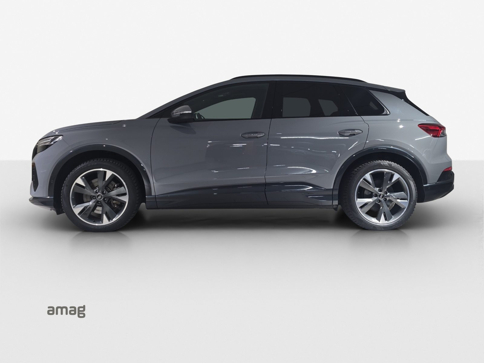 AUDI Q4 45 e-tron quattro Attraction, Elektro, Occasion / Gebraucht, Automatik - 2