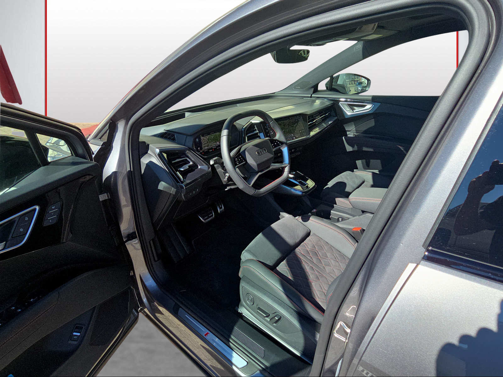 AUDI Q4 45 e-tron quattro Edition Swiss-Ski, Elektro, Occasion / Gebraucht, Automatik - 6