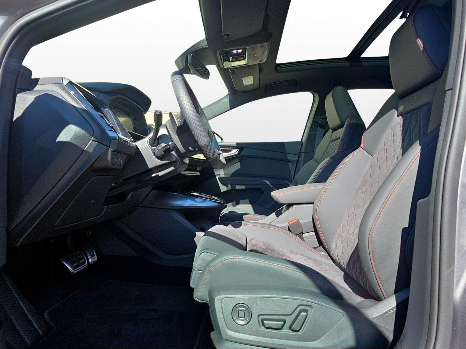 AUDI Q4 45 e-tron quattro Edition Swiss-Ski, Elektro, Occasion / Gebraucht, Automatik - 7