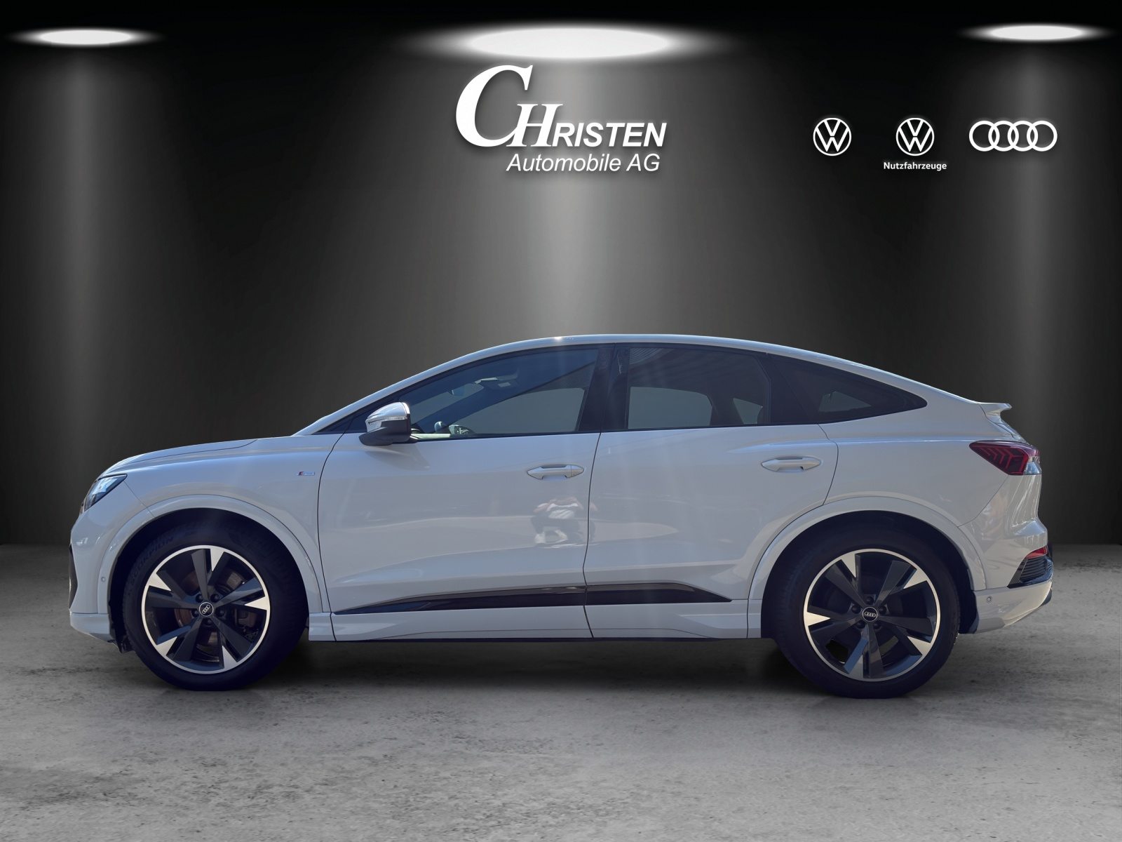 AUDI Q4 SB 50 e-tron quattro, Electric, Second hand / Used, Automatic - 2