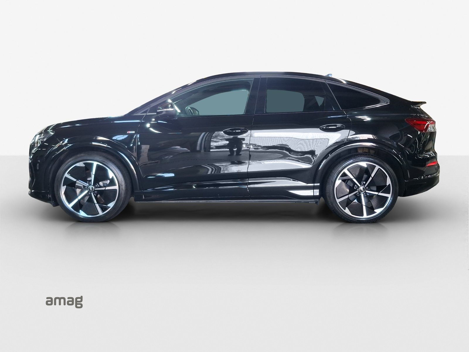 AUDI Q4 SB 45 e-tron quattro Attraction, Elektro, Occasion / Gebraucht, Automatik - 2