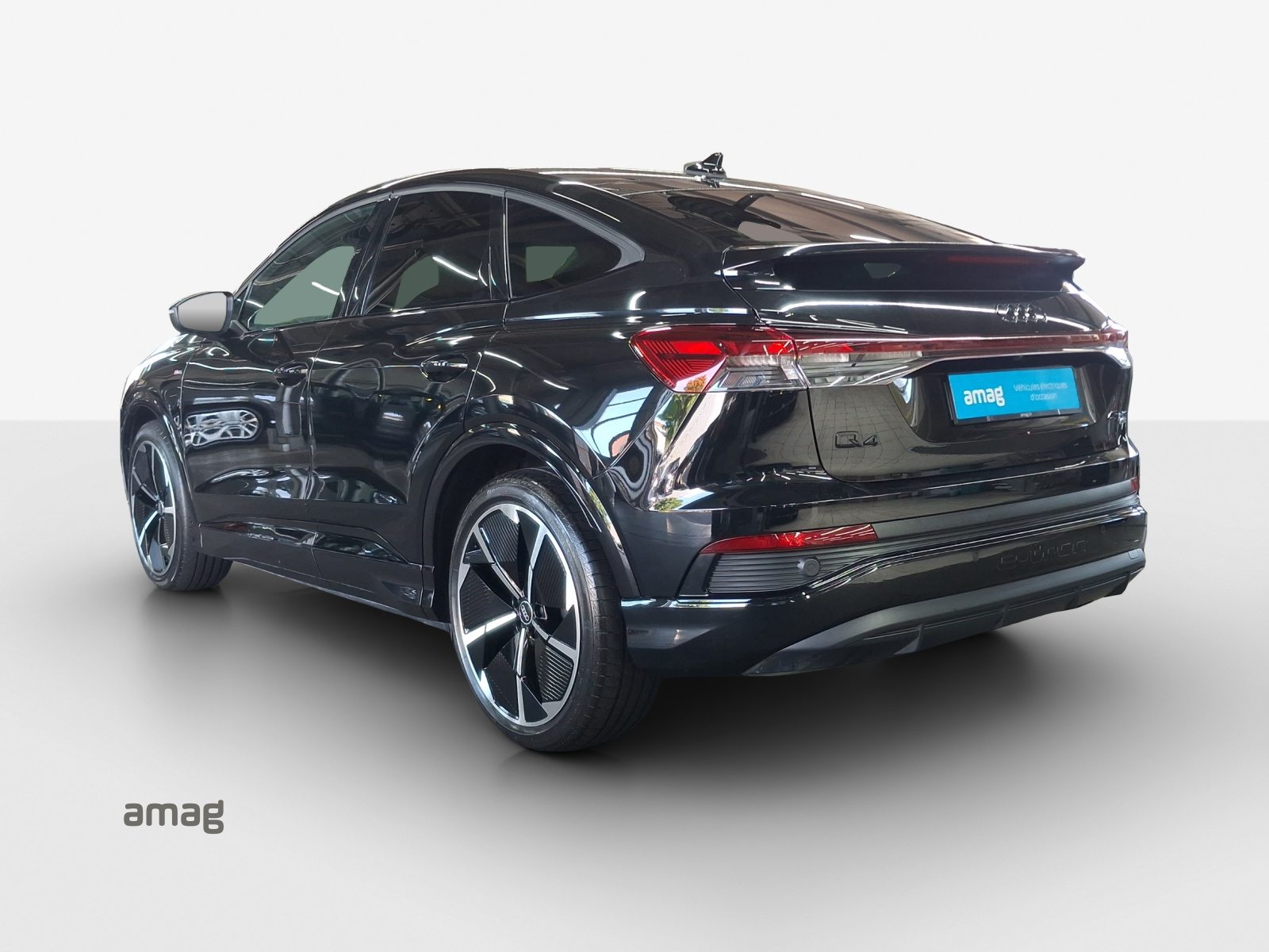 AUDI Q4 SB 45 e-tron quattro Attraction, Elektro, Occasion / Gebraucht, Automatik - 3