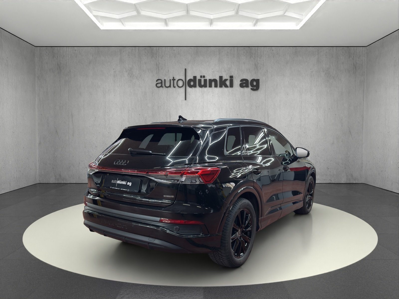 AUDI Q4 e-tron 55 quattro, Electric, Second hand / Used, Automatic - 3