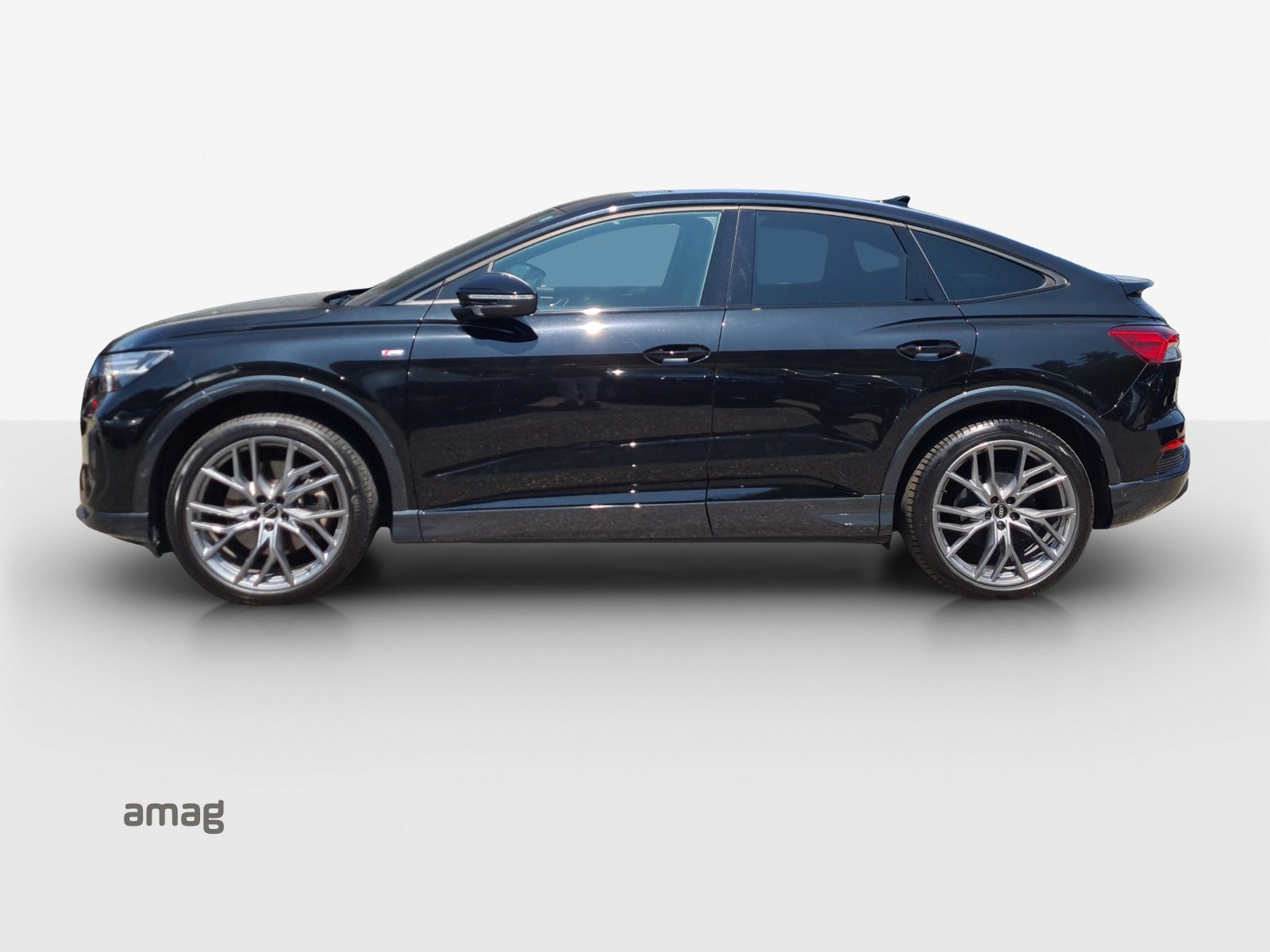 AUDI Q4 SB 55 e-tron quattro, Electric, Second hand / Used, Automatic - 2