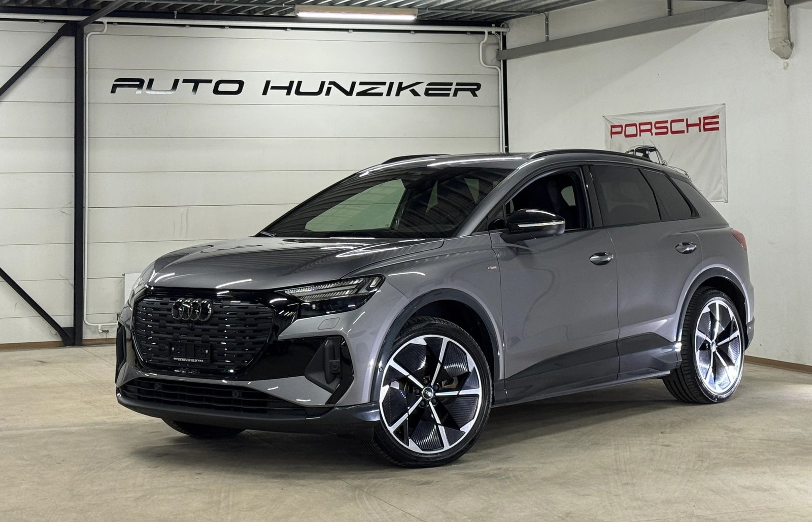 AUDI Q4 e-tron 55 S-Line quattro Black-Optik 340PS / AHK / W