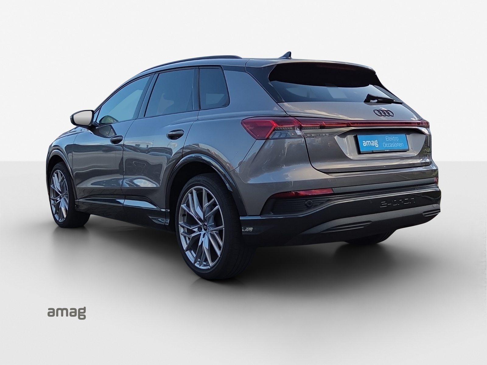 AUDI Q4 45 e-tron quattro Attraction, Elektro, Occasion / Gebraucht, Automatik - 3