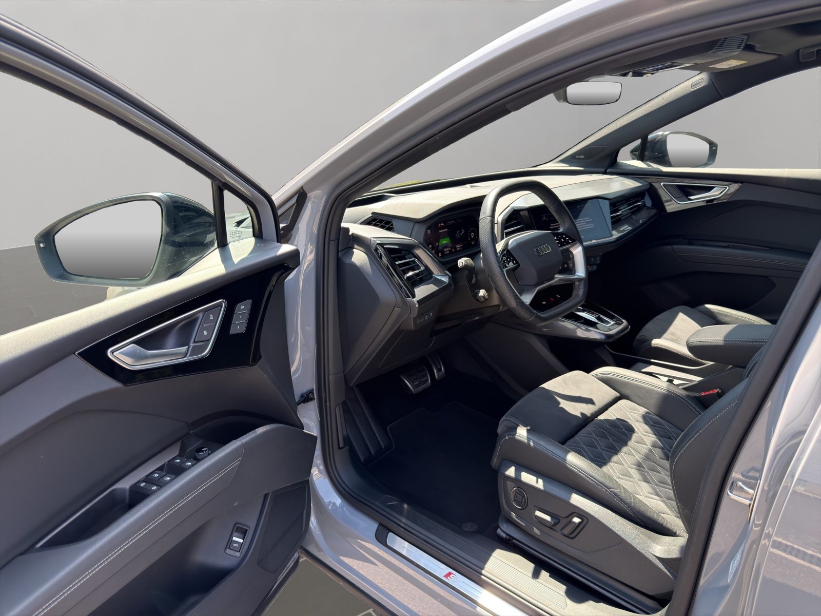 AUDI Q4 SB 50 e-tron quattro, Elektro, Occasion / Gebraucht, Automatik - 6