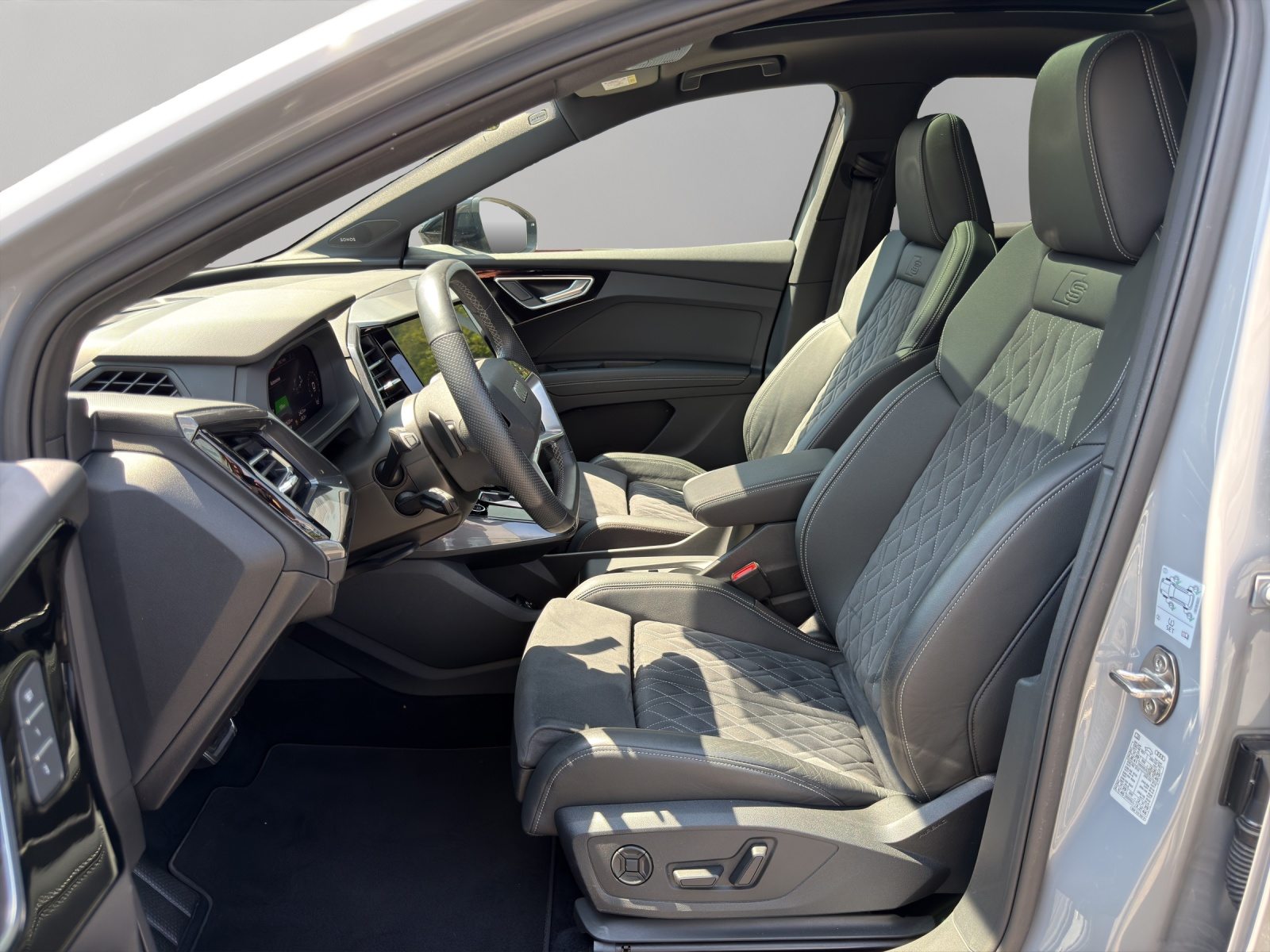 AUDI Q4 SB 50 e-tron quattro, Elektro, Occasion / Gebraucht, Automatik - 7