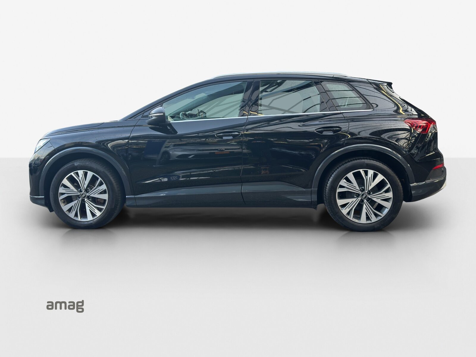 AUDI Q4 50 e-tron quattro, Elektro, Occasion / Gebraucht, Automatik - 2