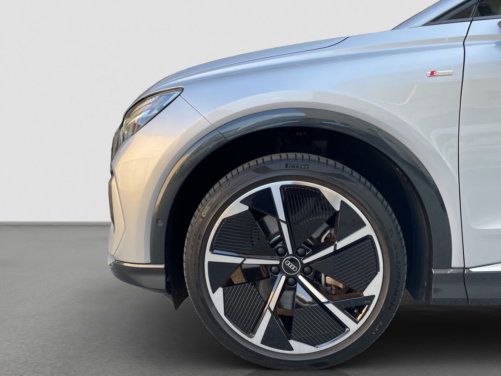 AUDI Q4 SB 50 e-tron quattro, Électrique, Occasion / Utilisé, Automatique - 5