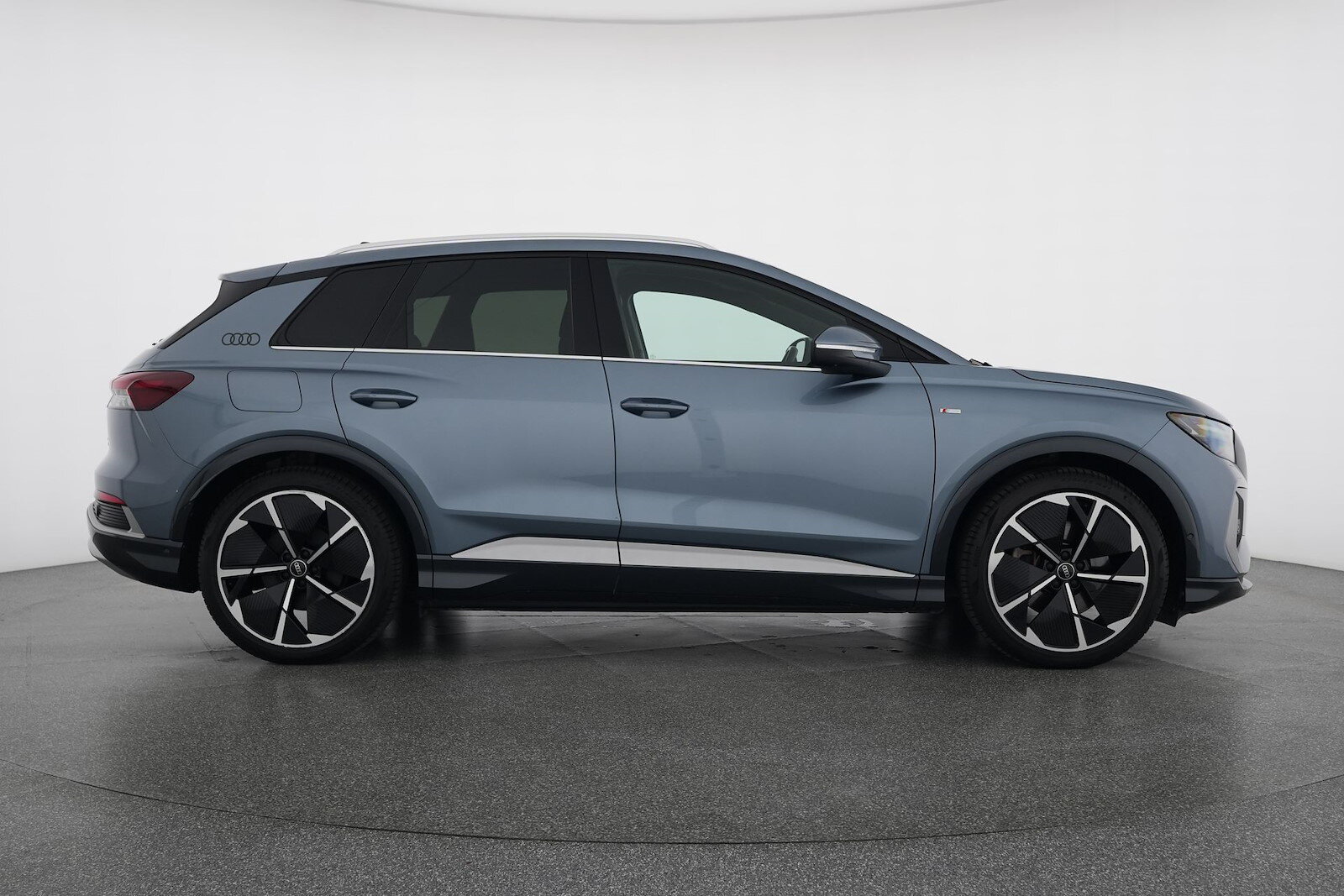 AUDI Q4 e-tron 50 quattro, Electric, Second hand / Used, Automatic - 6