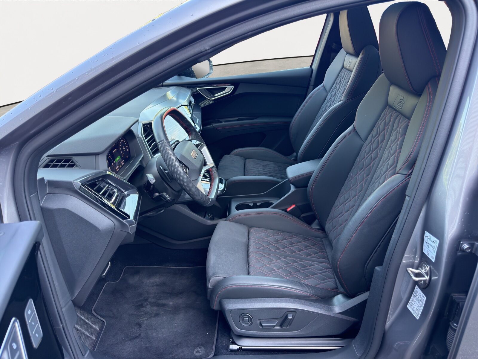 AUDI Q4 50 e-tron quattro, Électrique, Occasion / Utilisé, Automatique - 5