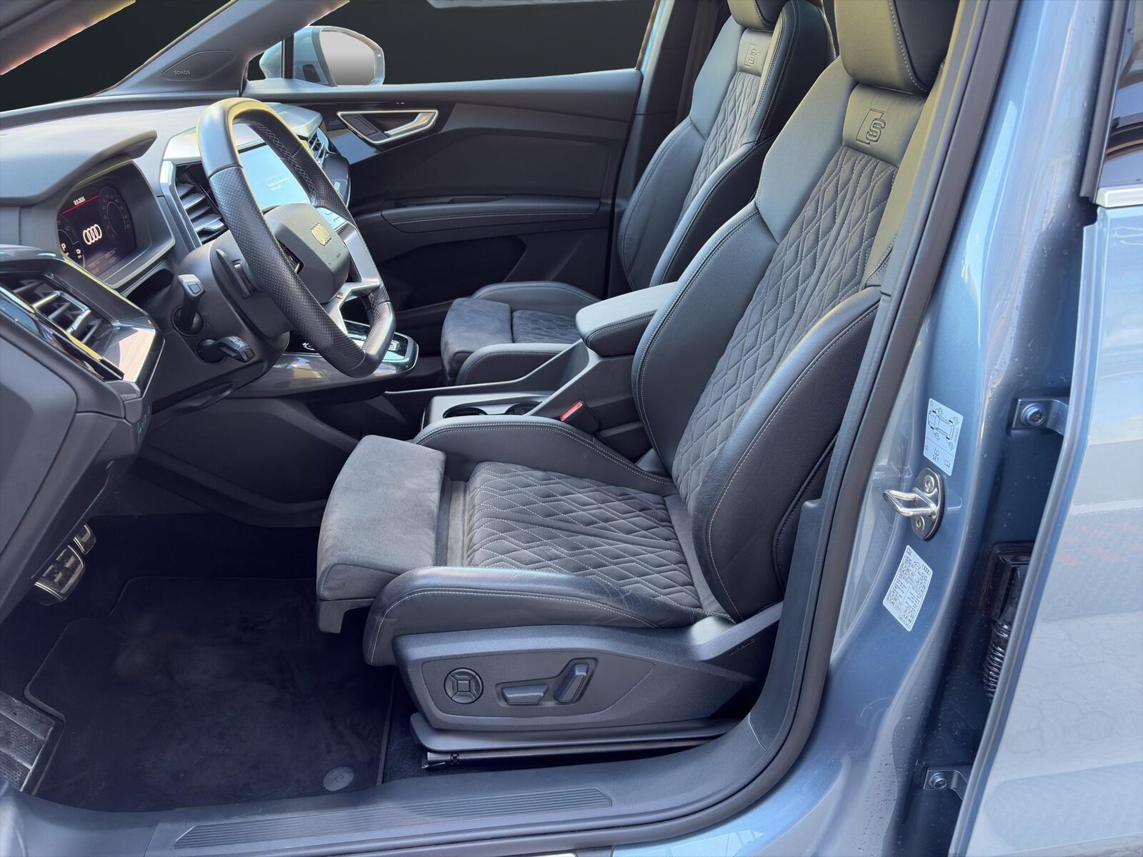 AUDI Q4 e-tron 50 quattro, Elektro, Occasion / Gebraucht, Automatik - 7