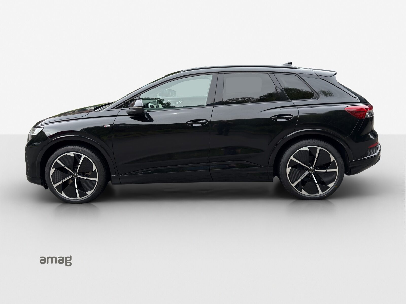 AUDI Q4 50 e-tron quattro, Elektro, Occasion / Gebraucht, Automatik - 2