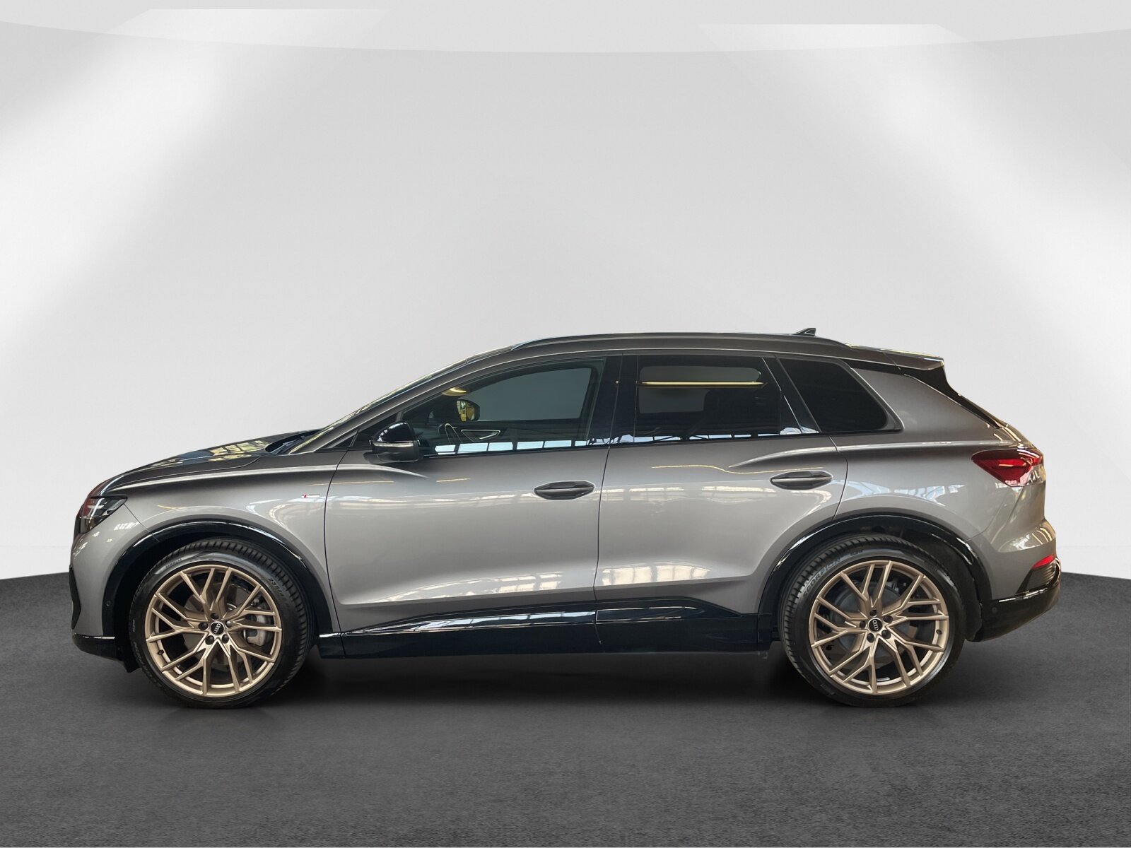 AUDI Q4 e-tron 45 quattro, Electric, Second hand / Used, Automatic - 4