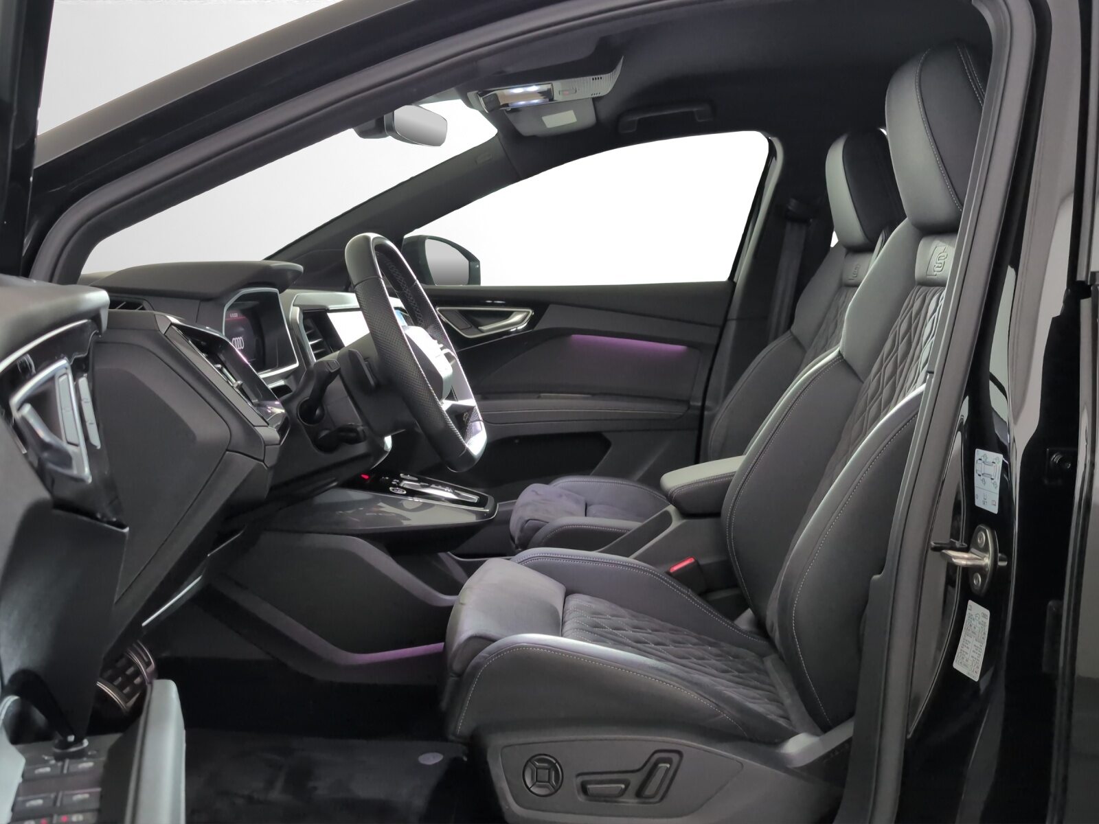 AUDI Q4 45 e-tron quattro, Elektro, Occasion / Gebraucht, Automatik - 6