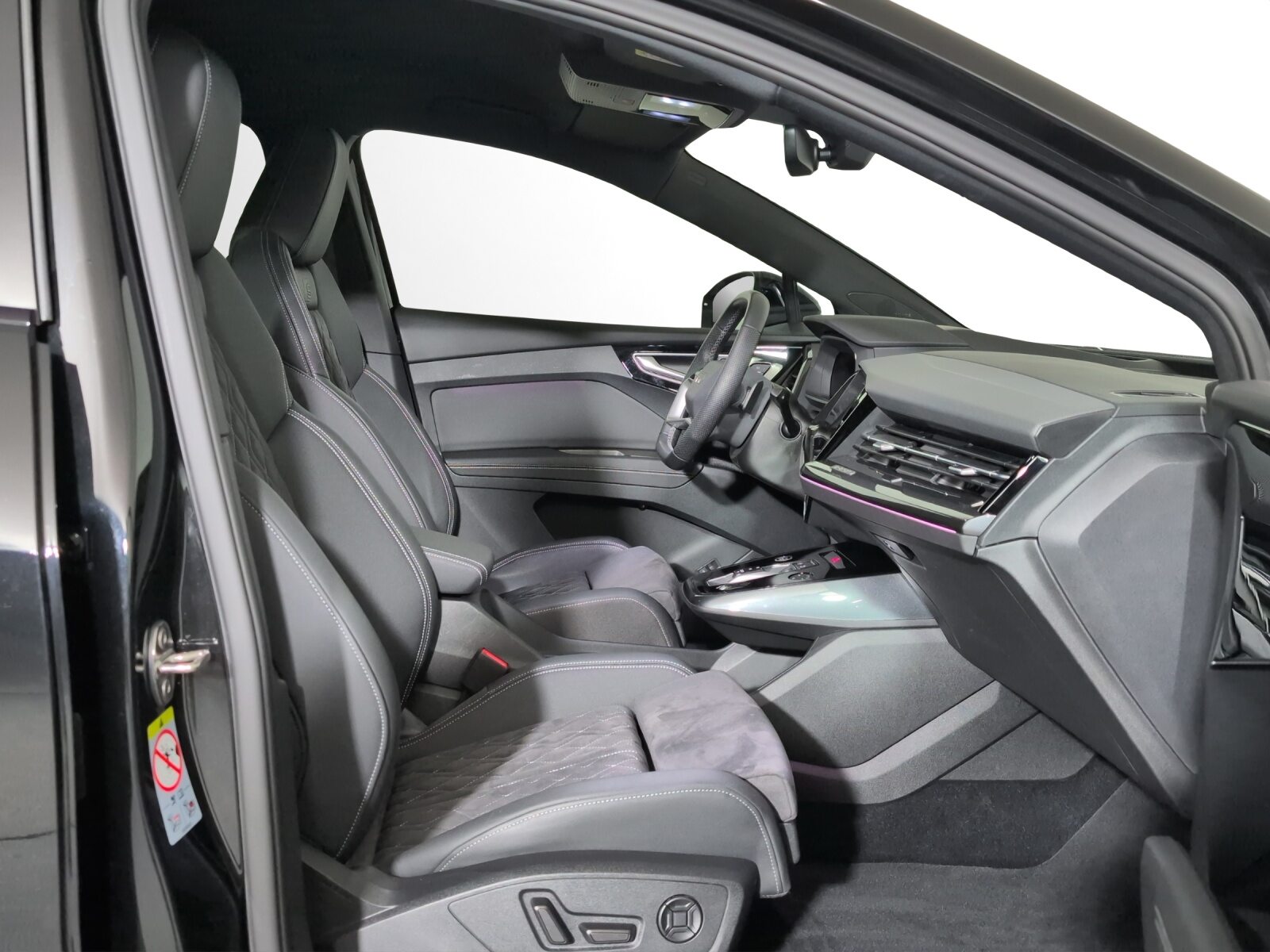 AUDI Q4 45 e-tron quattro, Elektro, Occasion / Gebraucht, Automatik - 7