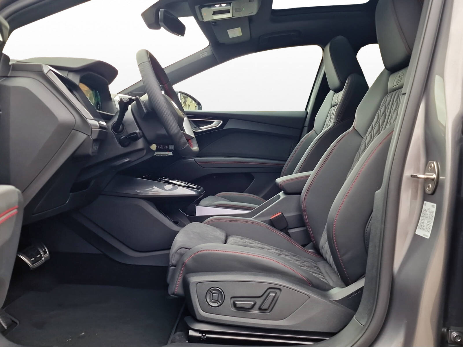 AUDI Q4 45 e-tron quattro Edition Swiss-Ski, Electric, Second hand / Used, Automatic - 7
