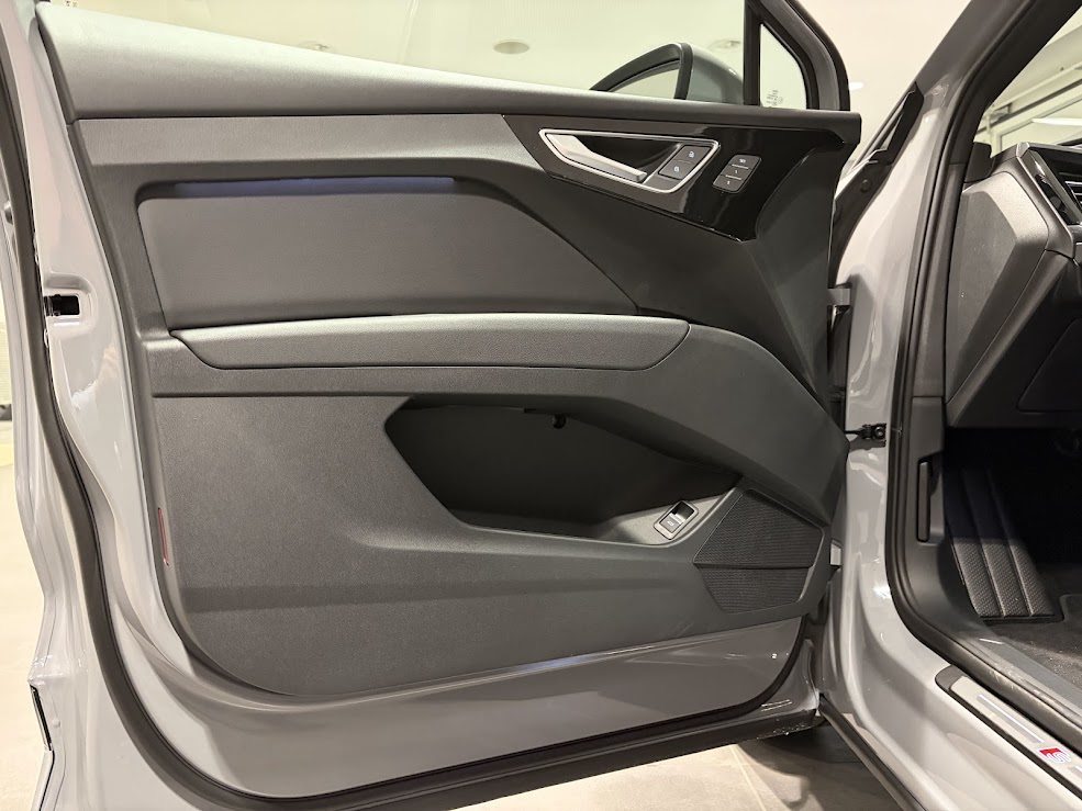 AUDI Q4 45 e-tron quattro Attraction, Electric, Ex-demonstrator, Automatic - 3