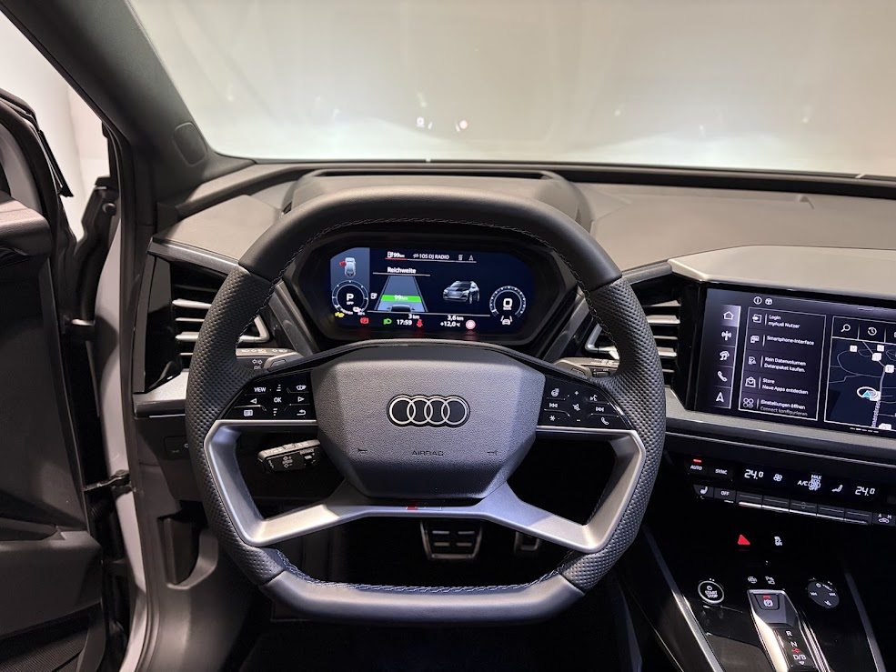 AUDI Q4 45 e-tron quattro Attraction, Electric, Ex-demonstrator, Automatic - 6