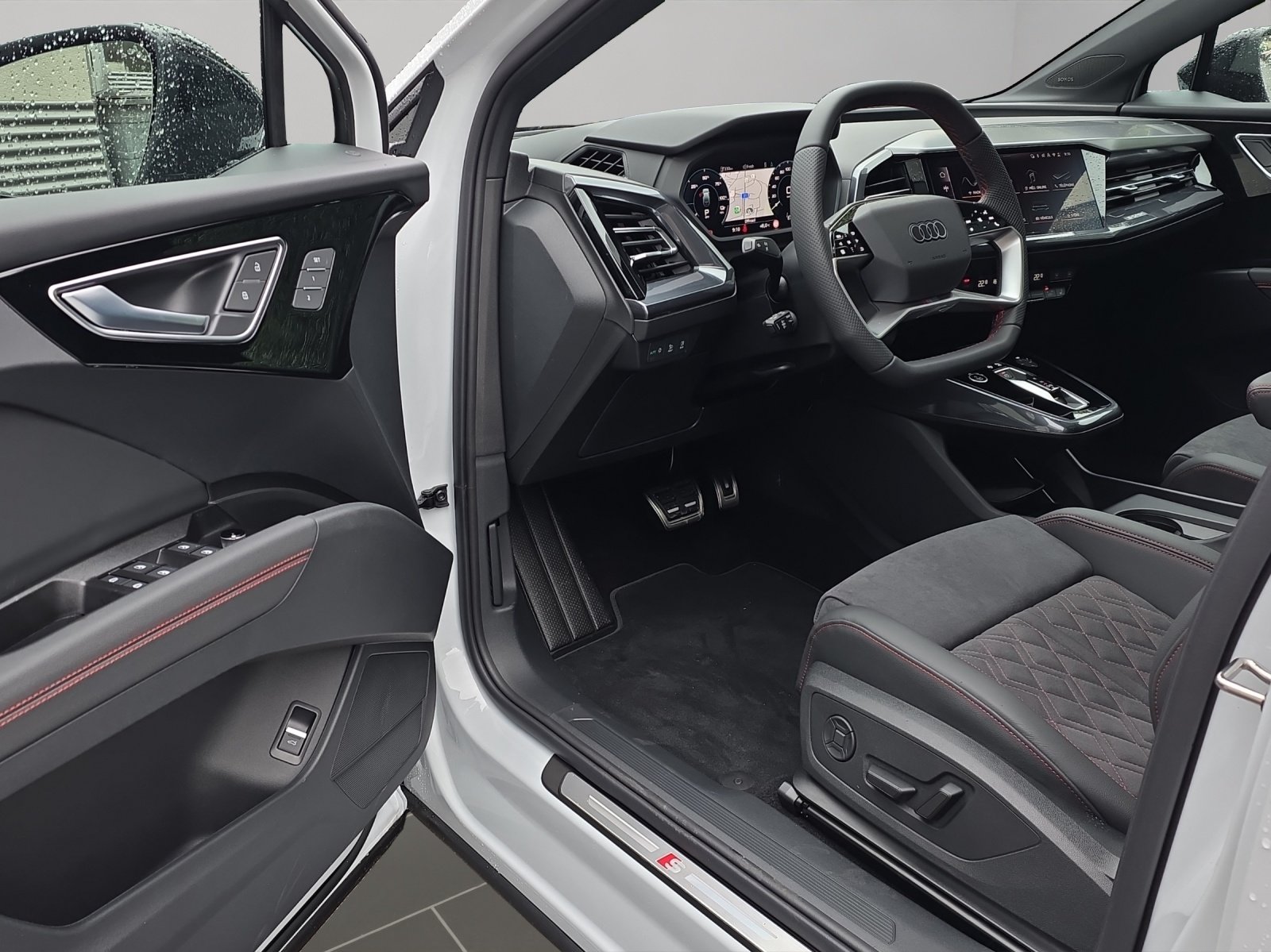 AUDI Q4 e-tron 45 Edition Swiss Ski quattro, Elektro, Vorführwagen, Automatik - 5