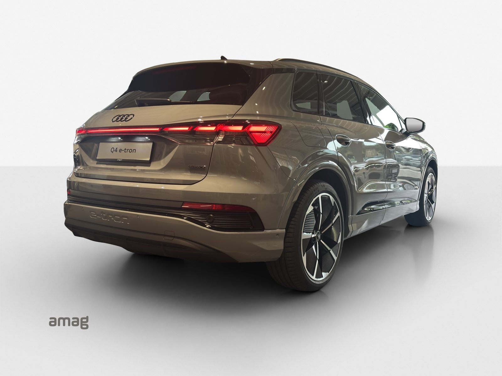 AUDI Q4 45 e-tron quattro Attraction, Électrique, Voiture de démonstration, Automatique - 5
