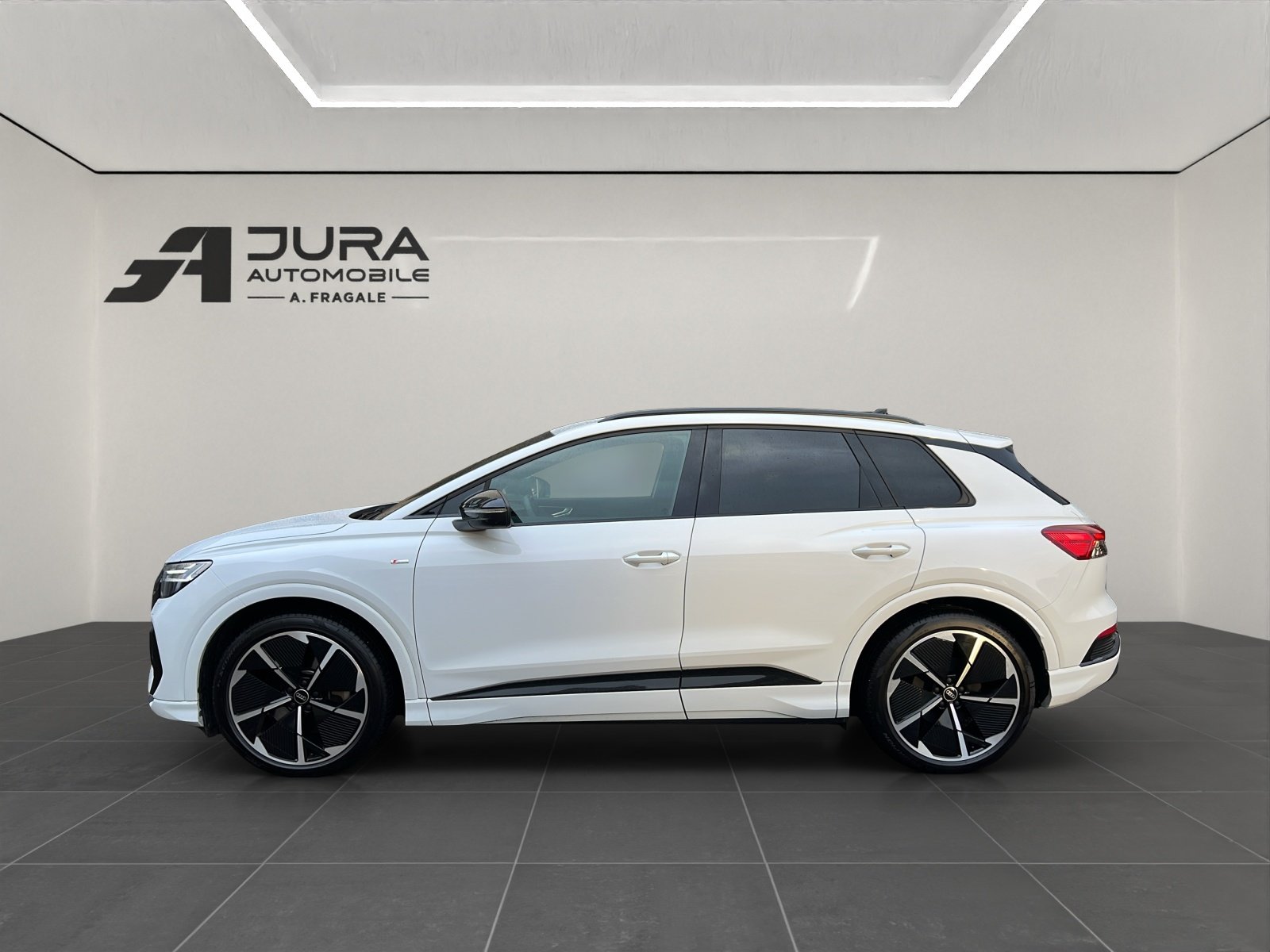 AUDI Q4 e-tron 45 quattro S-LINE, Elektro, Occasion / Gebraucht, Automat - 4