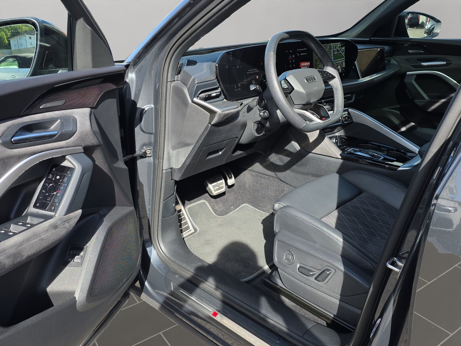 AUDI Q5 e-hybrid quattro 270 kW S-tronic, Plug-in-Hybrid Benzin/Elektro, Occasion / Gebraucht, Automatik - 7