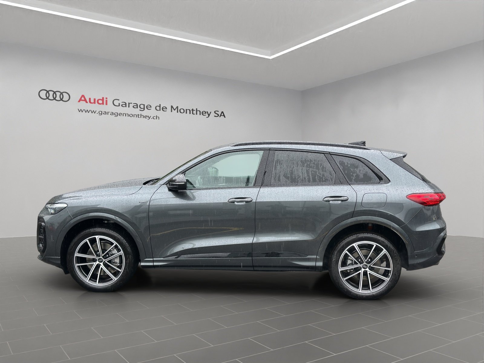 AUDI Q5 e-hybrid quattro 220 kW S-tronic, Plug-in-Hybrid Petrol/Electric, Ex-demonstrator, Automatic - 2