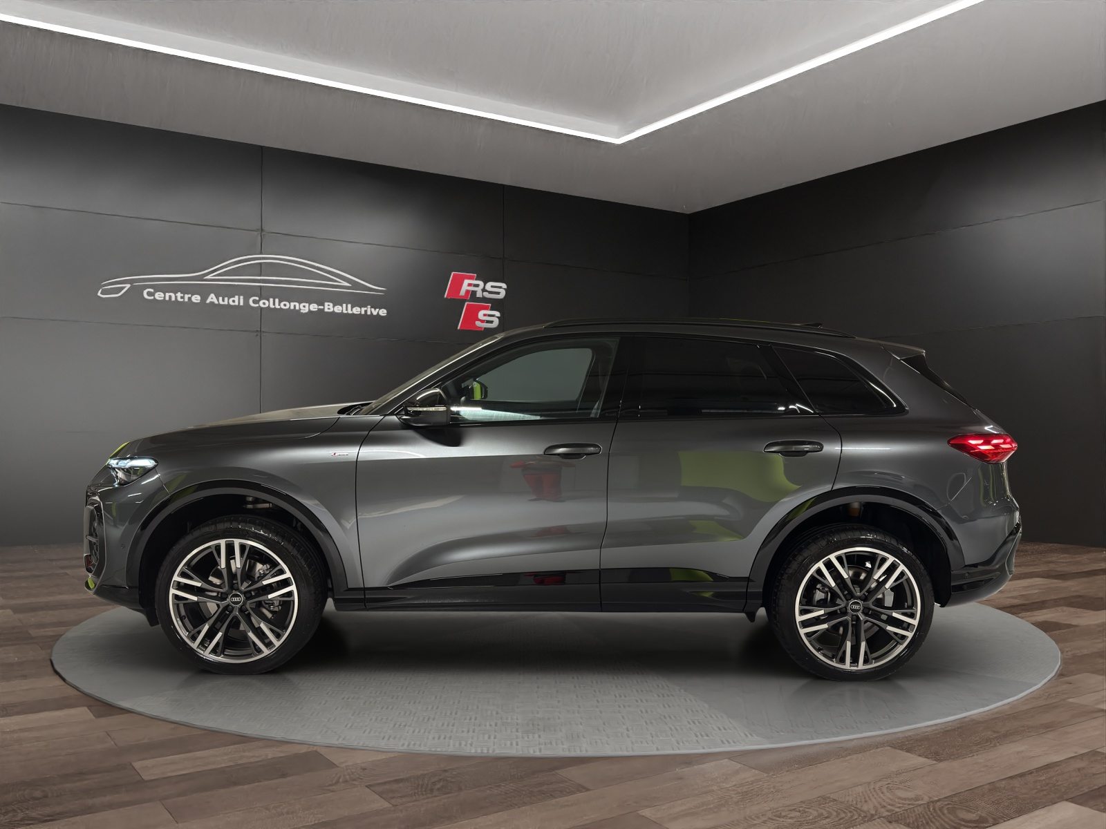AUDI Q5 SUV TFSI 150 kW, Essence, Voiture nouvelle, Automatique - 3