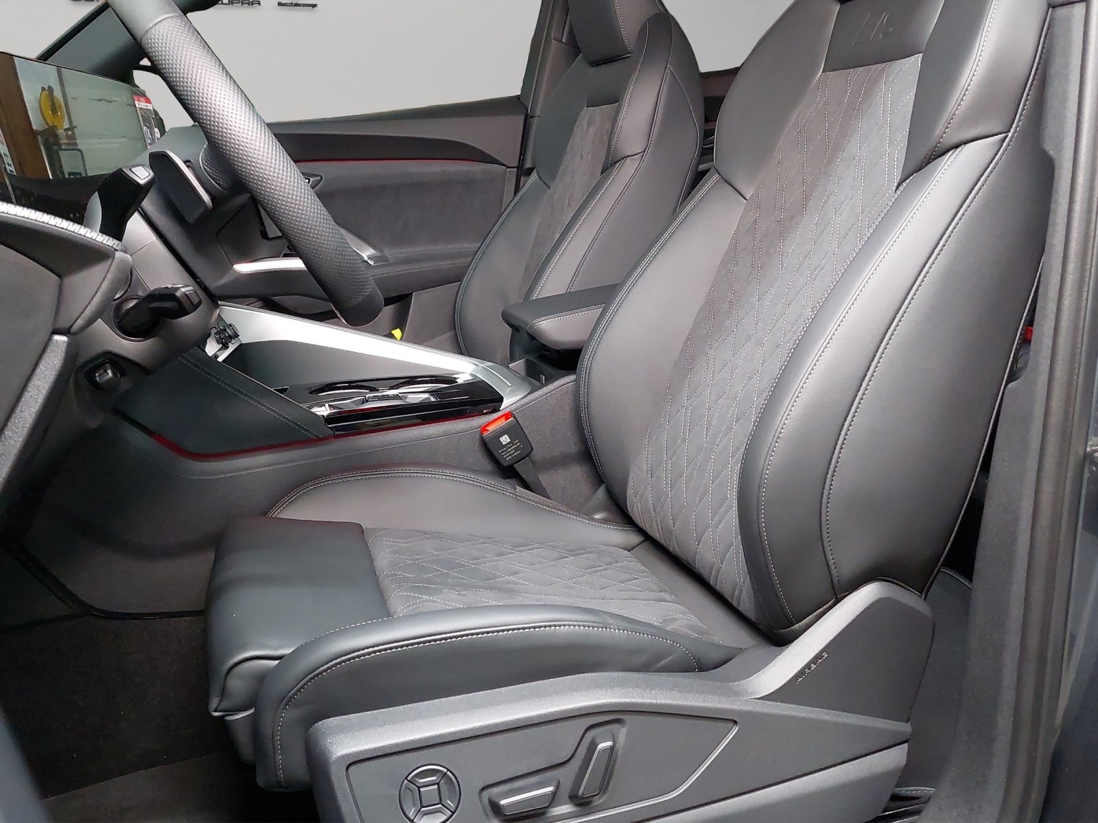 AUDI Q5 TFSI quatto 150 kW S-tronic, Mild-Hybrid Benzin/Elektro, Neuwagen, Automatik - 6