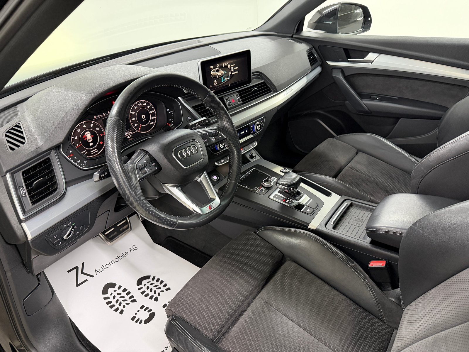AUDI Q5 2.0 TFSI S-Line sport 252PS Midnight Black quattro S-tron, Petrol, Second hand / Used, Automatic - 7