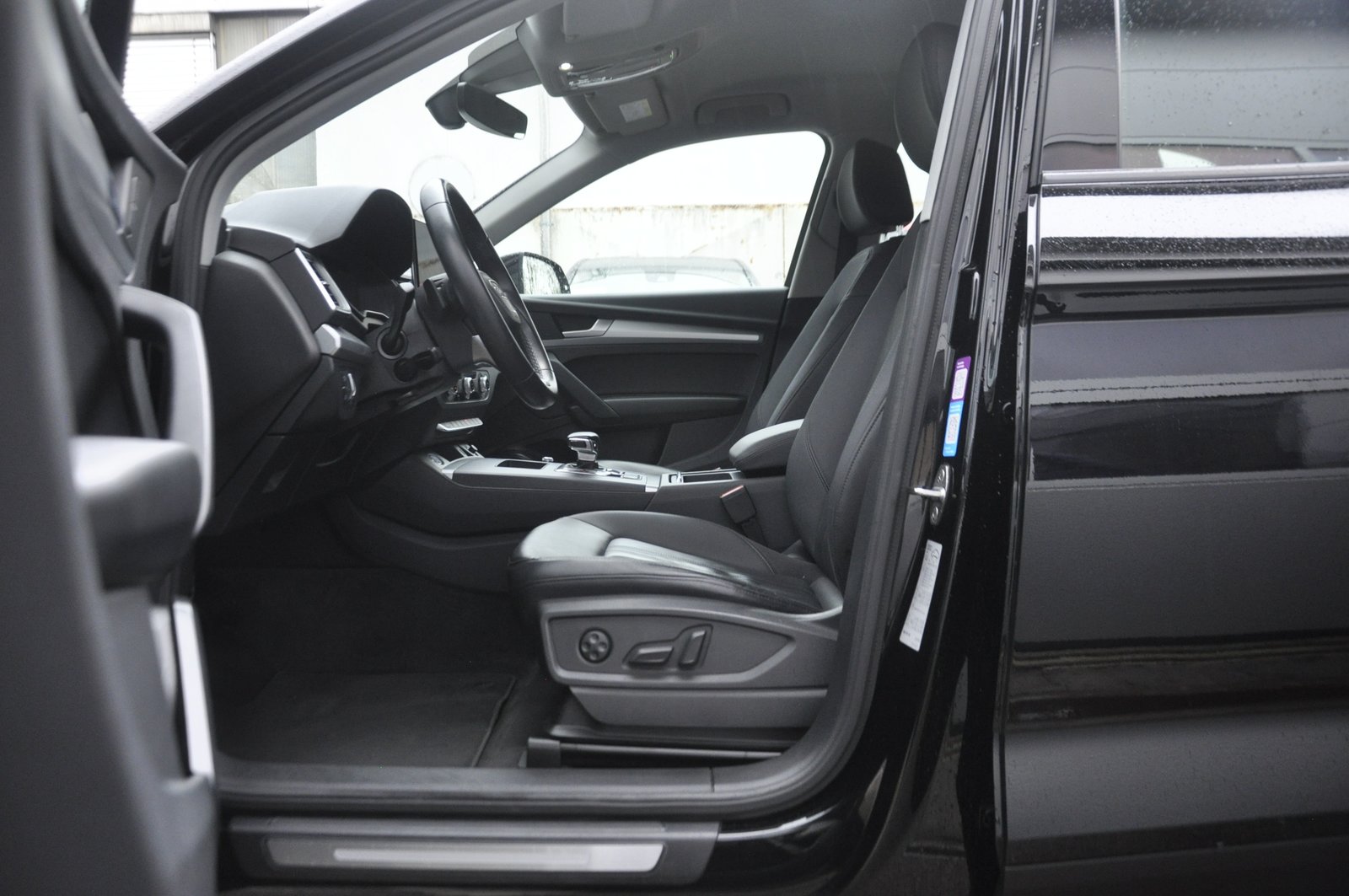 AUDI Q5 40 TFSI quattro S-tronic, Benzin, Occasion / Gebraucht, Automatik - 5
