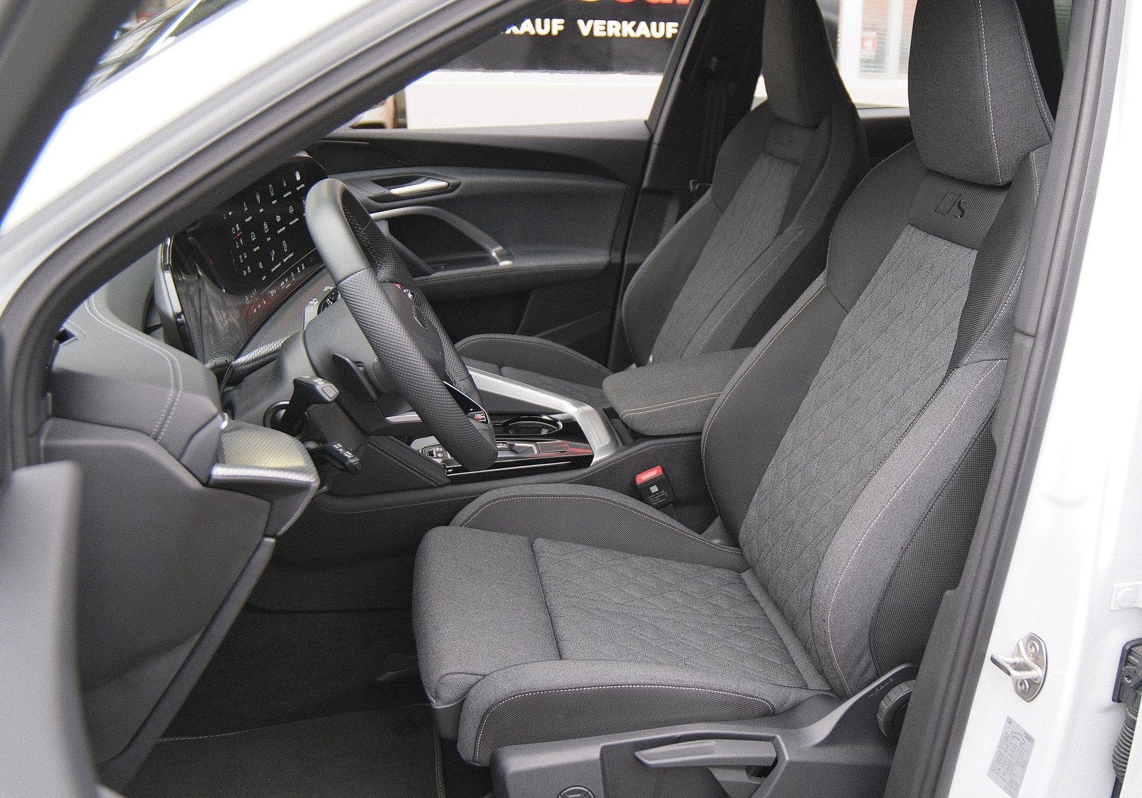 AUDI Q5 TDI quattro S line 150 kW S-tronic, Mild-Hybrid Diesel/Electric, Second hand / Used, Automatic - 4