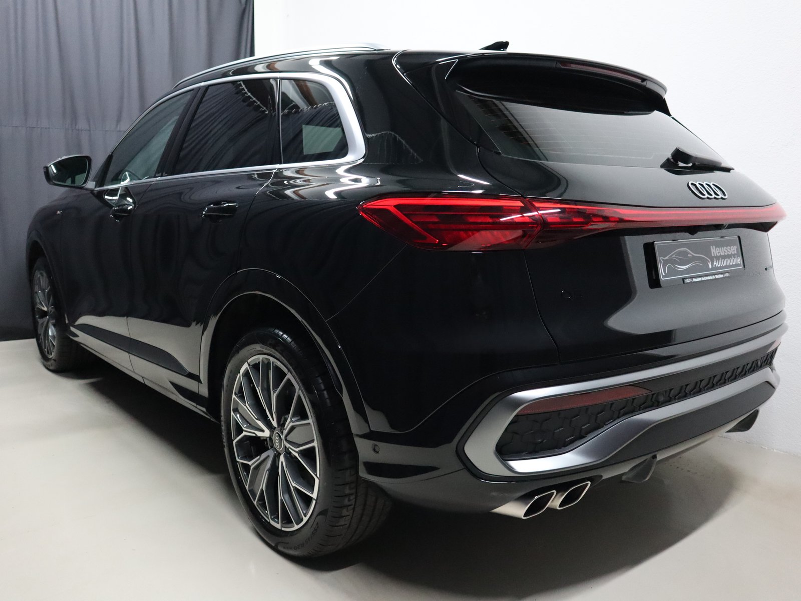 AUDI Q5 TDI quatto 150 kW S-tronic S Line Edition - Navi - M, Mild-Hybrid Diesel/Electric, Second hand / Used, Automatic - 5
