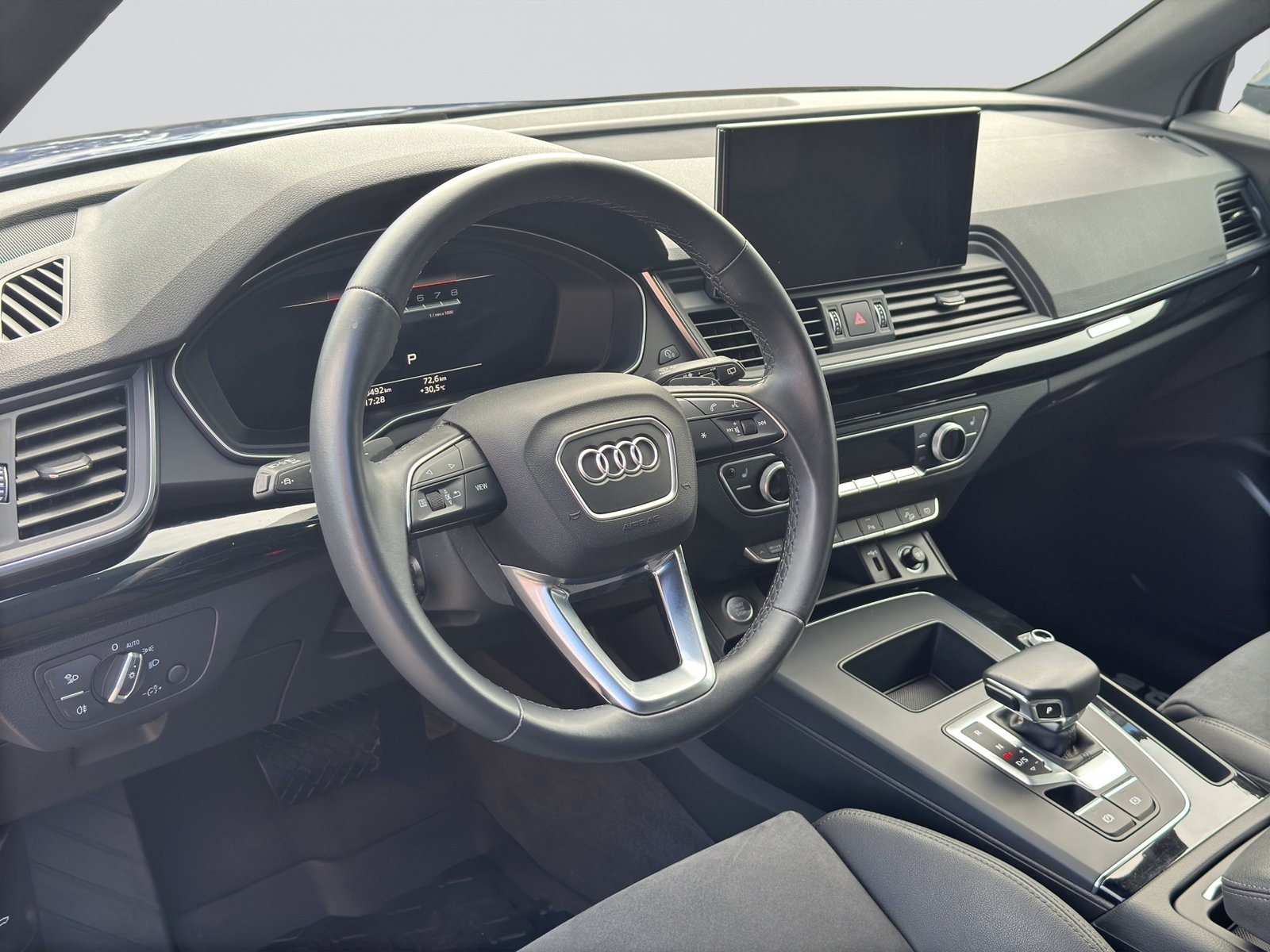 AUDI Q5 Sportback 45 TFSI S line quattro Schwarz Optik S-tro, Benzin, Occasion / Gebraucht, Automatik - 7