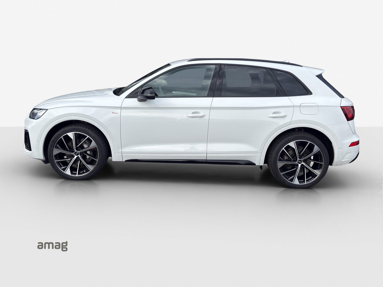 AUDI Q5 50 TFSI e Black Edition, Voll-Hybrid Benzin/Elektro, Occasion / Gebraucht, Automatik - 2