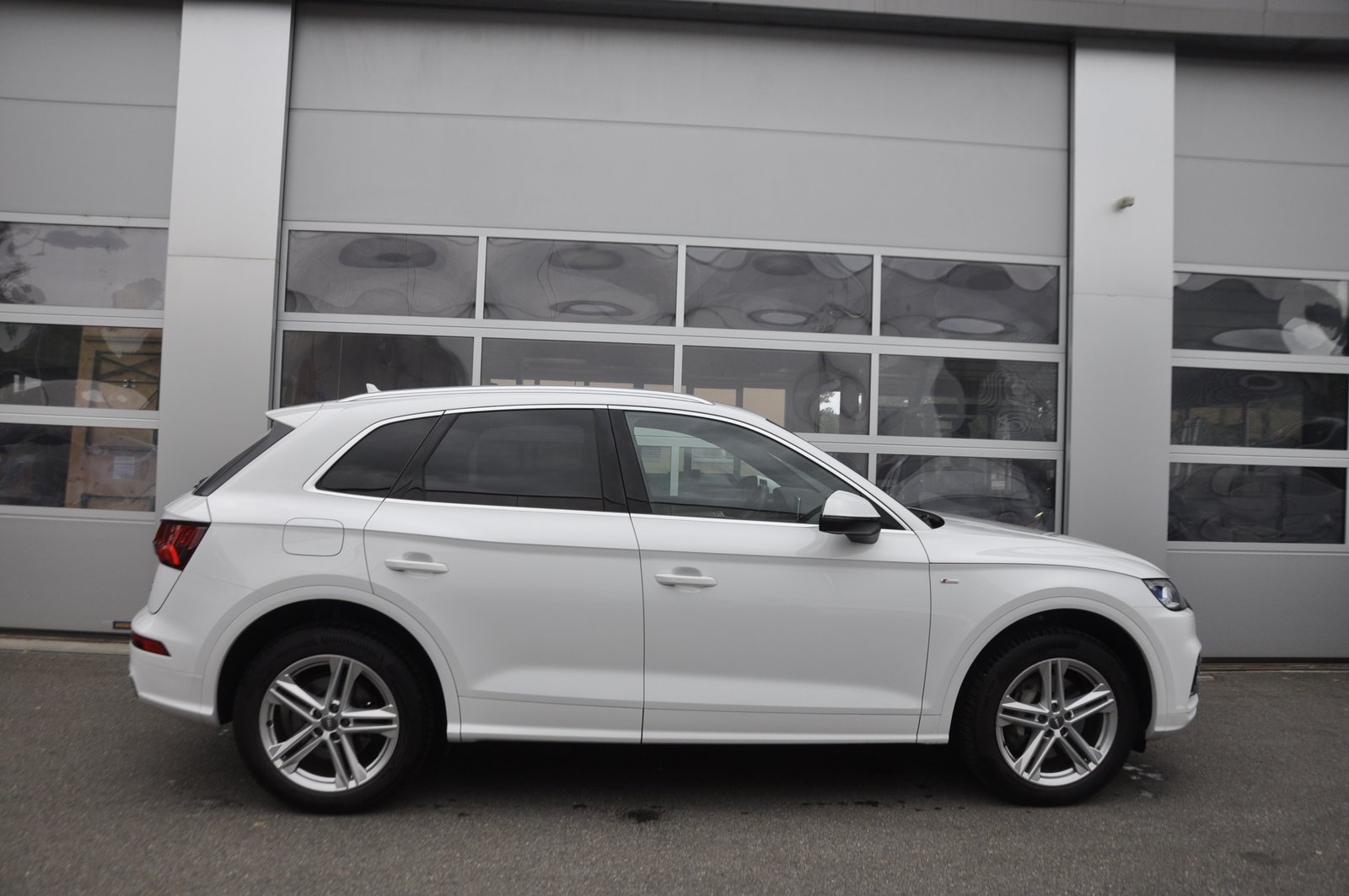 AUDI Q5 55 TFSI e sport quattro S line, Plug-in-Hybrid Benzin/Elektro, Occasion / Gebraucht, Automatik - 2