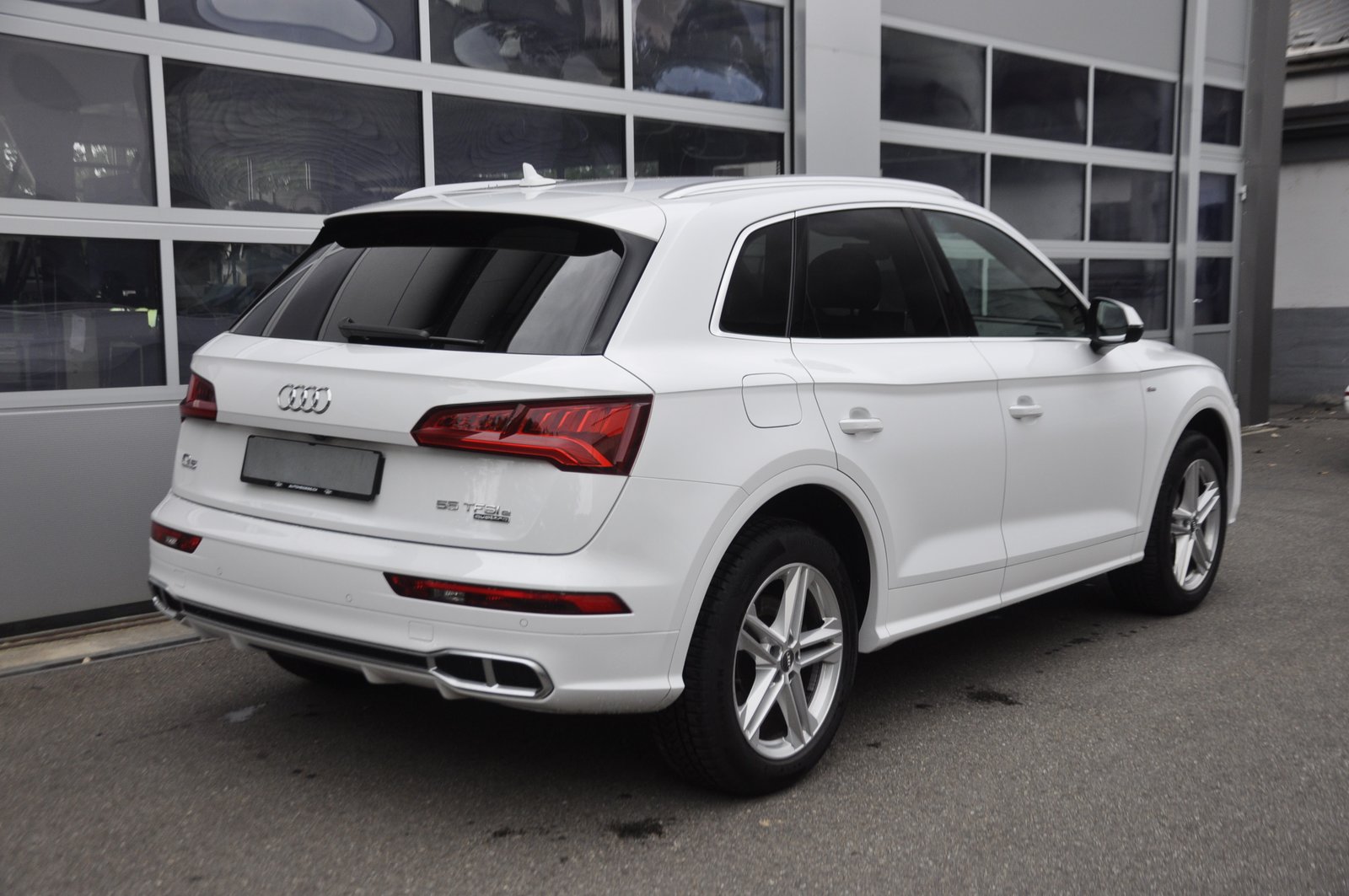 AUDI Q5 55 TFSI e sport quattro S line, Plug-in-Hybrid Benzin/Elektro, Occasion / Gebraucht, Automatik - 3