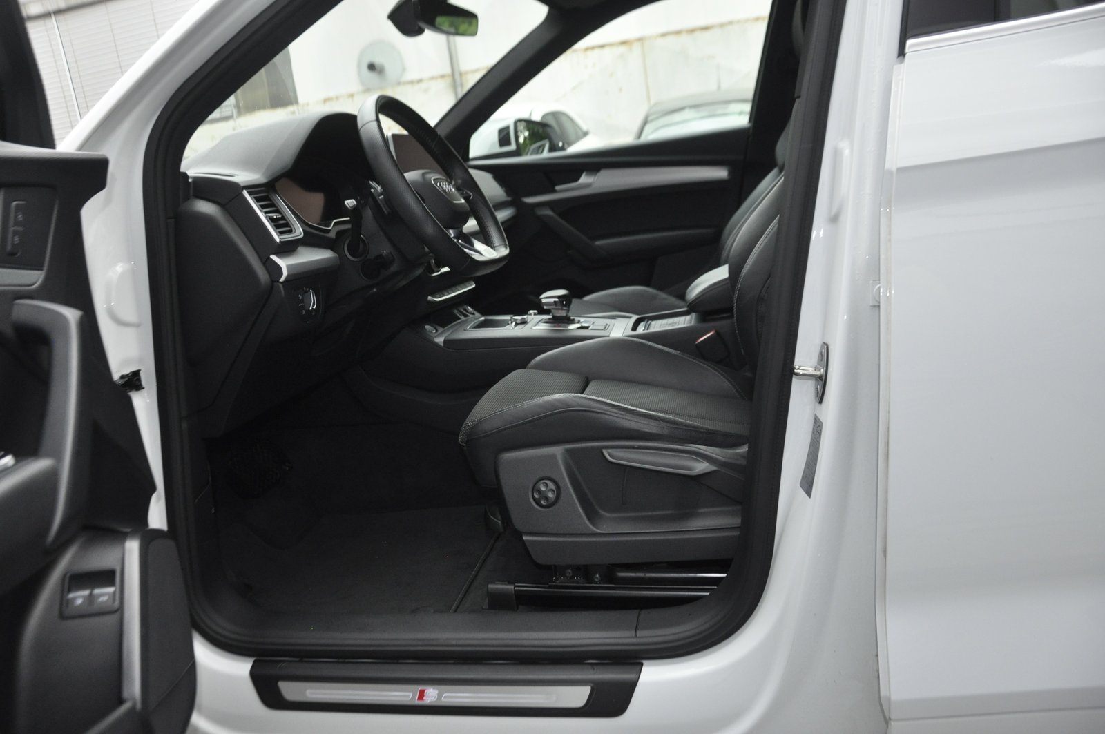 AUDI Q5 55 TFSI e sport quattro S line, Plug-in-Hybrid Benzin/Elektro, Occasion / Gebraucht, Automatik - 4