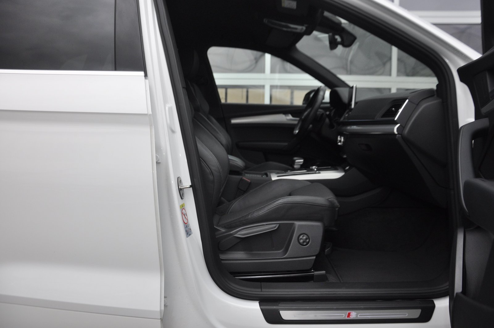AUDI Q5 55 TFSI e sport quattro S line, Plug-in-Hybrid Benzin/Elektro, Occasion / Gebraucht, Automatik - 7