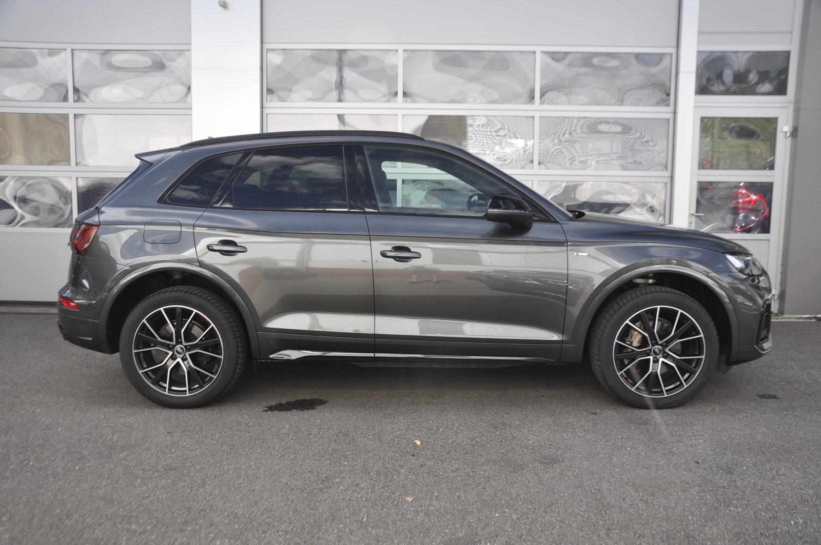 AUDI Q5 40 TDI Black Edition quattro S-tronic I Anhängerkup, Mild-Hybrid Diesel/Elektro, Occasion / Gebraucht, Automatik - 2
