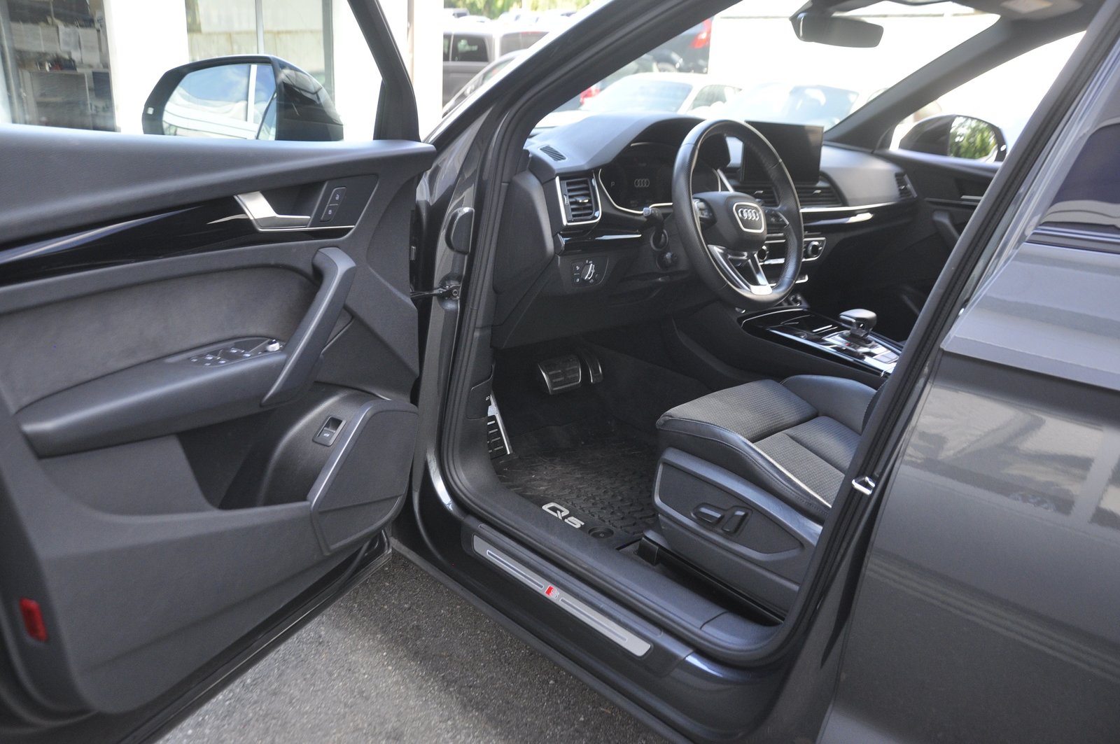 AUDI Q5 40 TDI Black Edition quattro S-tronic I Anhängerkup, Mild-Hybrid Diesel/Elektro, Occasion / Gebraucht, Automatik - 4